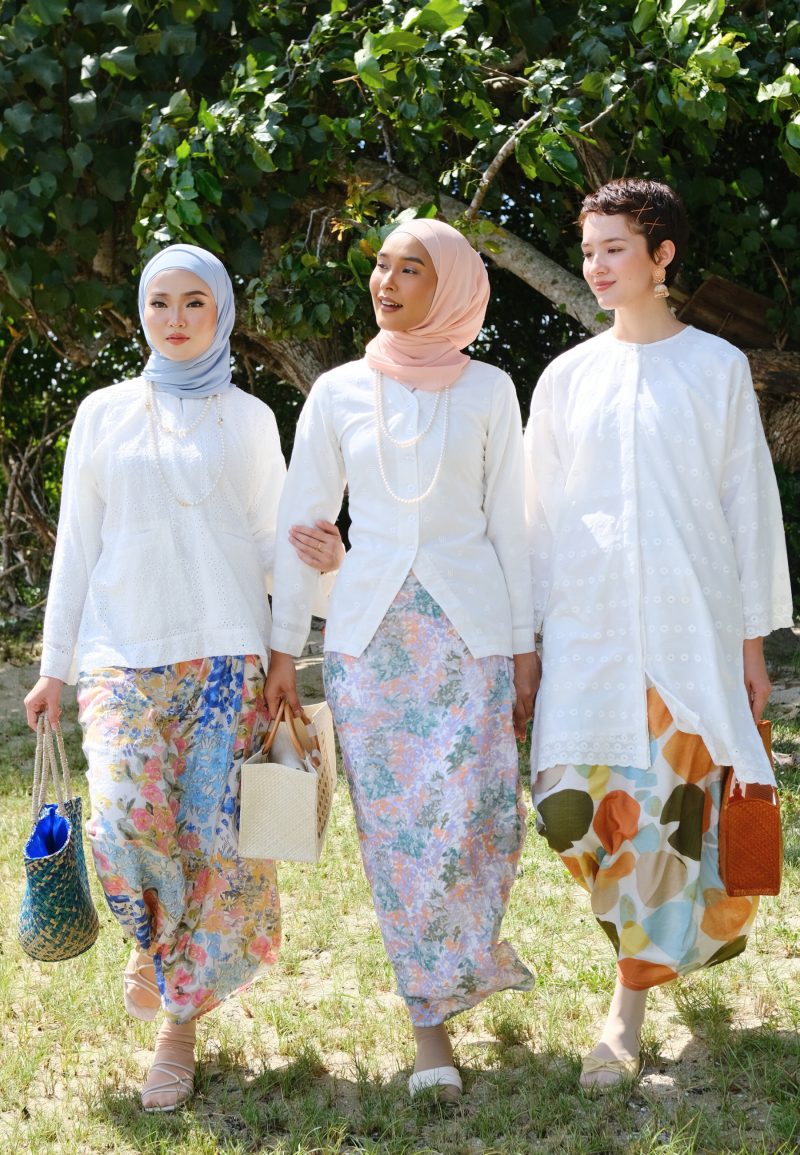 ARA MODERN KEBAYA TOP IN WHITE FLOWER